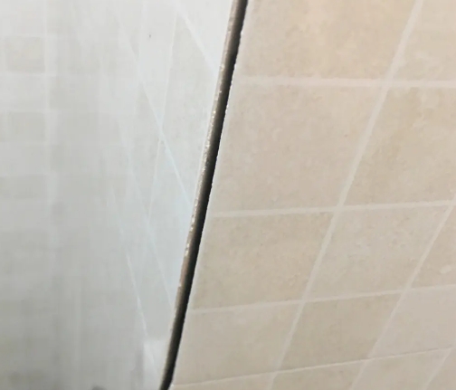 张家界市瓷砖空鼓维修公司分享阳台瓷砖脱落的修复过程可以分为以下几个步骤